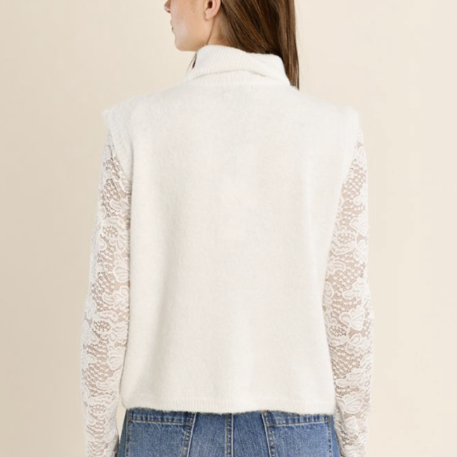 MOLLY -  Pull sans manches, col roulé brodé 